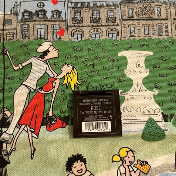 Blush - Picture 5 of 5